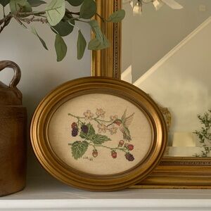 Vintage‎ wall home decor hand stitched hummingbird gold frame oval berry
